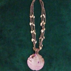 Jewelry - MAGENTA SHELL NECKLACE. NWOT Jewelry - MAGENTA SHELL NECKLACE. NWOT